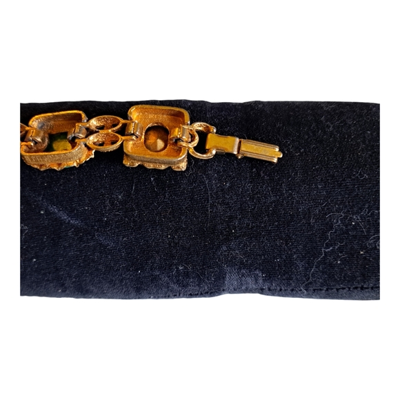 Vintage Victorian Revival Emerald Green Glass Cabochon & Gold Bracelet - Picture 8 of 8